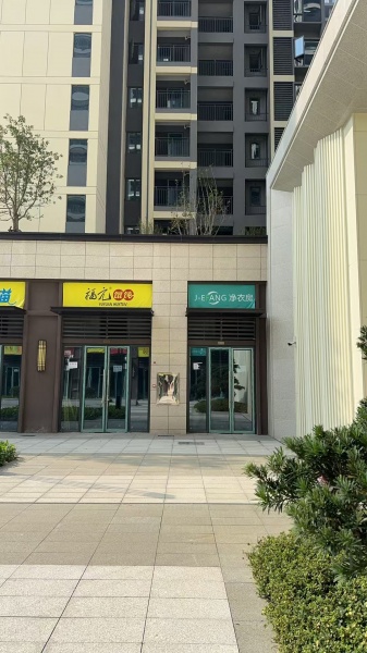 6410224雨花区1600户高端小区唯一出入口头铺二铺门面出租:优先考虑便利店、超市、水果、生鲜。 6410224雨花区1600户高端小区唯一出入口头铺二铺门面出租:优先考虑便利店、超市、水果、生鲜。