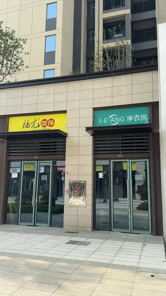 6410224雨花区1600户高端小区唯一出入口头铺二铺门面出租:优先考虑便利店、超市、水果、生鲜。 6410224雨花区1600户高端小区唯一出入口头铺二铺门面出租:优先考虑便利店、超市、水果、生鲜。