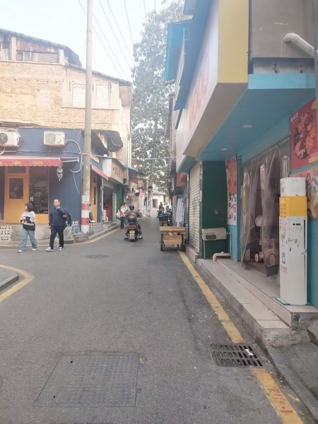 841125 坡子街网红麻辣烫店个位数转让 841125 坡子街网红麻辣烫店个位数转让