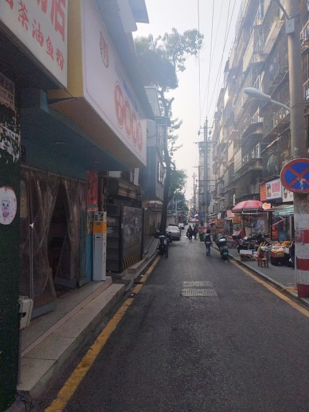 841125 坡子街网红麻辣烫店个位数转让 841125 坡子街网红麻辣烫店个位数转让