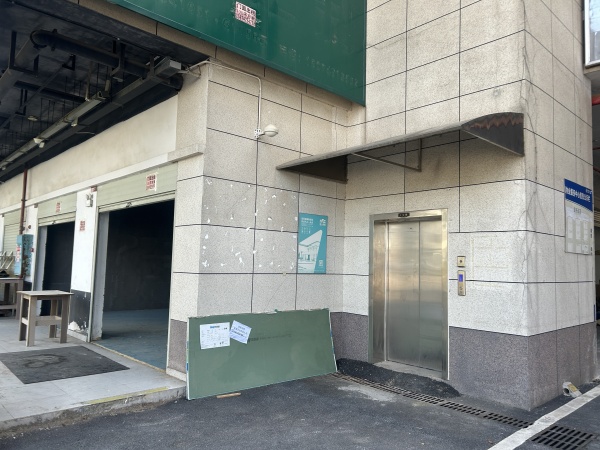 741154房东直租.梅溪湖家居建材市场出入口临街三门头门面出租 741154房东直租.梅溪湖家居建材市场出入口临街三门头门面出租