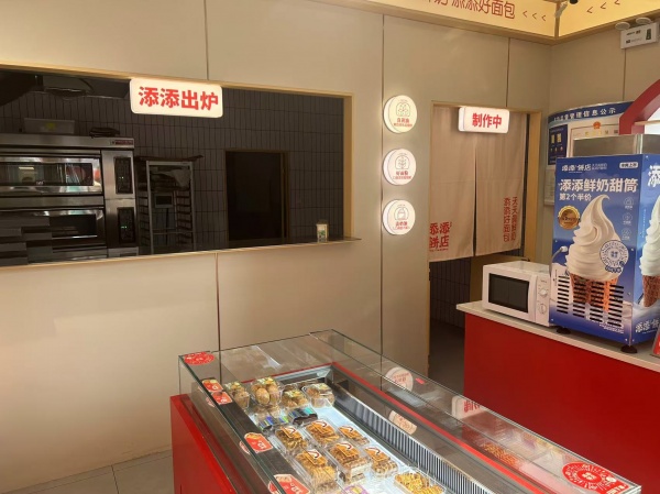 841174 转租!地铁口富兴时代一层美食街拐角75平店铺 841174 转租!地铁口富兴时代一层美食街拐角75平店铺