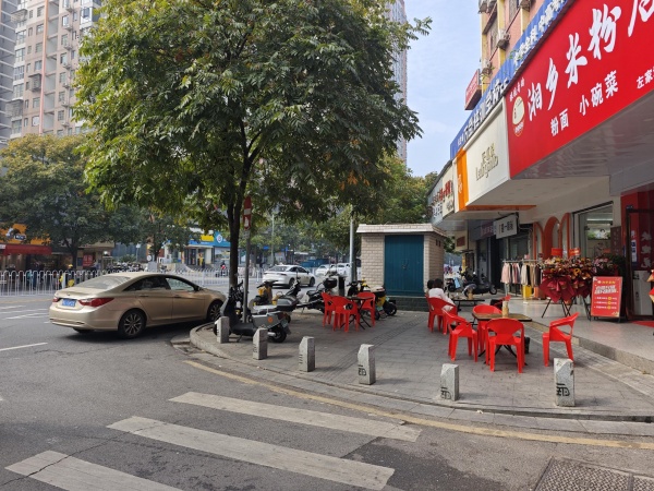 841192 雨花区左家塘临街100平方铺面优价转让,也可分租(无行业限制) 841192 雨花区左家塘临街100平方铺面优价转让,也可分租(无行业限制)