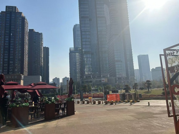 841174 转租!地铁口富兴时代一层美食街拐角75平店铺 841174 转租!地铁口富兴时代一层美食街拐角75平店铺