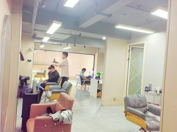 7411141洋湖新城地铁口旁公寓写字楼下美发美容养生店急转 7411141洋湖新城地铁口旁公寓写字楼下美发美容养生店急转