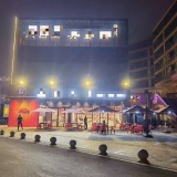 8411227 低价转让！雨花区临街拐角400平精装餐饮店