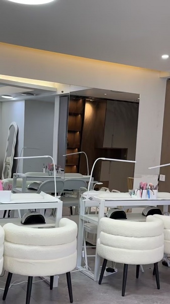 2411238可空转500德思勤A3栋美甲美睫店整体转让 2411238可空转500德思勤A3栋美甲美睫店整体转让