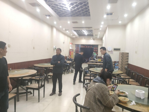 841201 学校对面!2.8万低价转天心区新开铺日营4千左右餐馆 841201 学校对面!2.8万低价转天心区新开铺日营4千左右餐馆