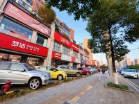 741205多个学校围绕观沙岭商圈临街精装1至2楼门面出租