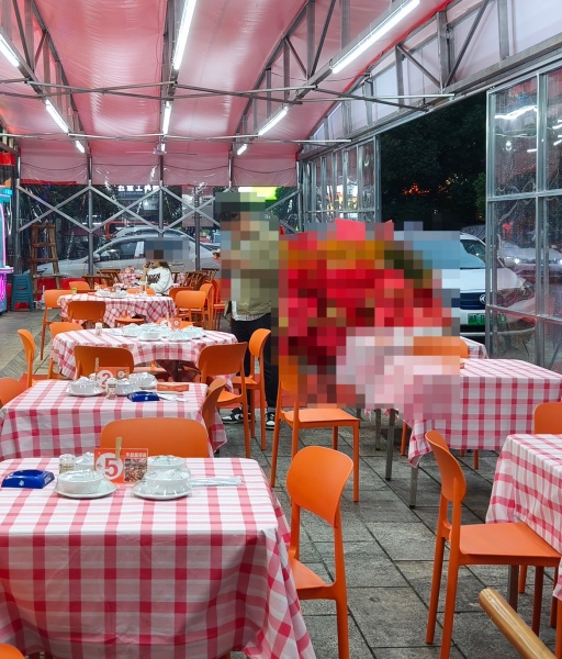 241239)8万急转临街拐角门面180平,日营6k+餐饮夜宵店转让 241239)8万急转临街拐角门面180平,日营6k+餐饮夜宵店转让