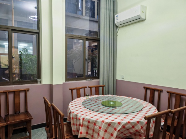 841263 直租!没有转让费!!! 20多万的新店雨花区140平餐馆 841263 直租!没有转让费!!! 20多万的新店雨花区140平餐馆