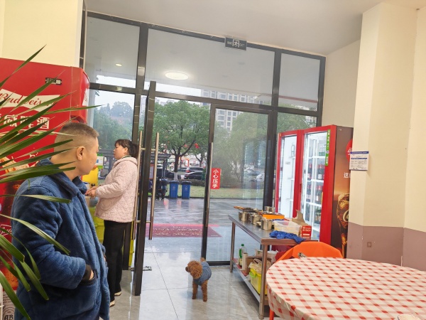 841263 直租!没有转让费!!! 20多万的新店雨花区140平餐馆 841263 直租!没有转让费!!! 20多万的新店雨花区140平餐馆