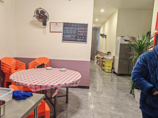 841263 直租!没有转让费!!! 20多万的新店雨花区140平餐馆 841263 直租!没有转让费!!! 20多万的新店雨花区140平餐馆