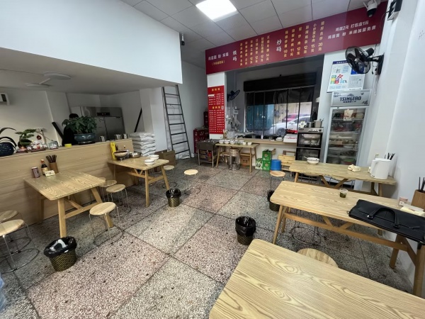 841297 火爆!城西小区临街74平粉面店优价转让 841297 火爆!城西小区临街74平粉面店优价转让