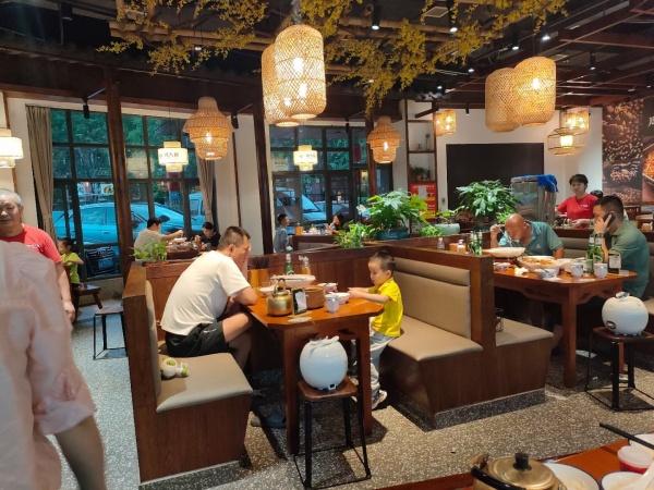 7412106火爆!长沙县泉塘二小对面600平精装餐馆低价转让 7412106火爆!长沙县泉塘二小对面600平精装餐馆低价转让