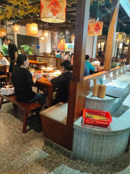 7412106火爆!长沙县泉塘二小对面600平精装餐馆低价转让 7412106火爆!长沙县泉塘二小对面600平精装餐馆低价转让