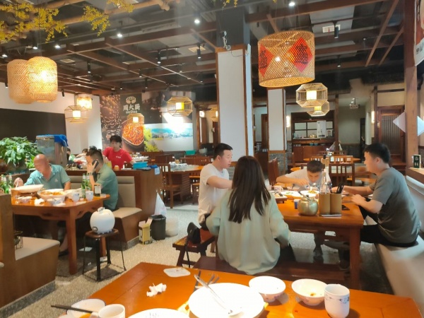 7412106火爆!长沙县泉塘二小对面600平精装餐馆低价转让 7412106火爆!长沙县泉塘二小对面600平精装餐馆低价转让