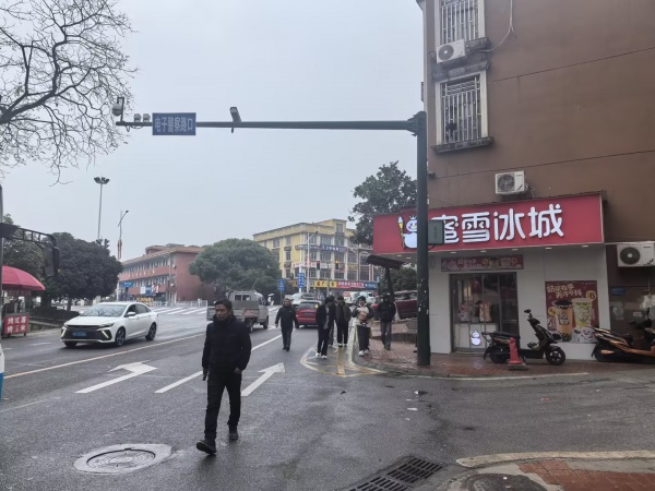 7412137有单独楼梯! 都市学院旁80平2楼临街门面出租 7412137有单独楼梯! 都市学院旁80平2楼临街门面出租