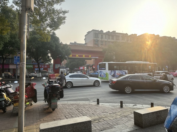7412181万家丽广场扬帆小区夜市旁100 平服装店转 7412181万家丽广场扬帆小区夜市旁100 平服装店转