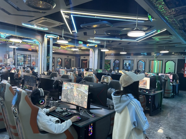 252092营业额20W+月亮岛高档成熟小区环绕电竞网咖优价转让 252092营业额20W+月亮岛高档成熟小区环绕电竞网咖优价转让