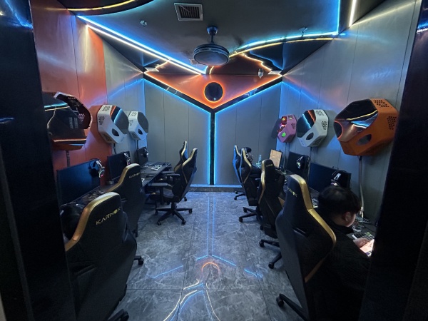 252092营业额20W+月亮岛高档成熟小区环绕电竞网咖优价转让 252092营业额20W+月亮岛高档成熟小区环绕电竞网咖优价转让