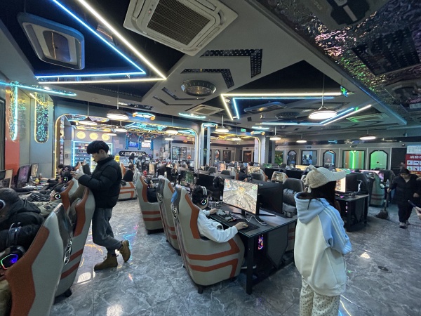 252092营业额20W+月亮岛高档成熟小区环绕电竞网咖优价转让 252092营业额20W+月亮岛高档成熟小区环绕电竞网咖优价转让