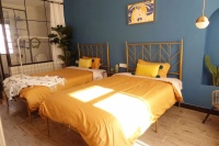 253075优价急转 经营6年 阜埠河地铁口旁边20间房民宿转让