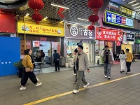 553109高铁吾悦广场商业街出入口牌餐饮店优价转让，带燃气