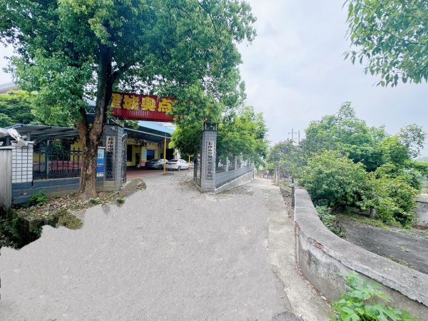 554046便宜出租！白箬铺大马路旁.独栋1000平房屋