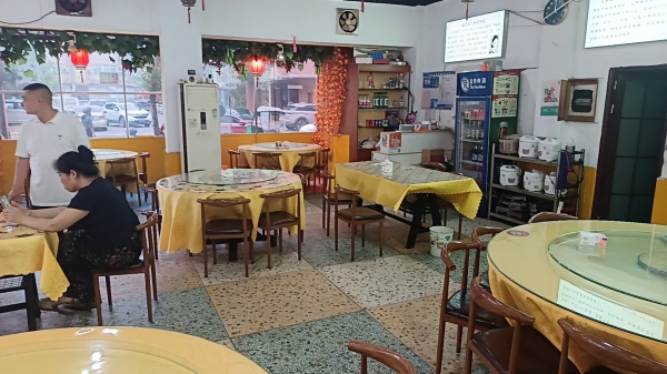 555124【4万急转】!万人小区洞井商贸城拐角餐饮店低价转让 555124【4万急转】!万人小区洞井商贸城拐角餐饮店低价转让