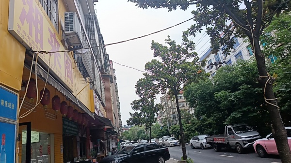 555124【4万急转】!万人小区洞井商贸城拐角餐饮店低价转让 555124【4万急转】!万人小区洞井商贸城拐角餐饮店低价转让
