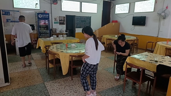 555124【4万急转】!万人小区洞井商贸城拐角餐饮店低价转让 555124【4万急转】!万人小区洞井商贸城拐角餐饮店低价转让