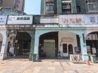 557026岳麓区地铁口轻轨旁小区出入口临街37平门面房东直租