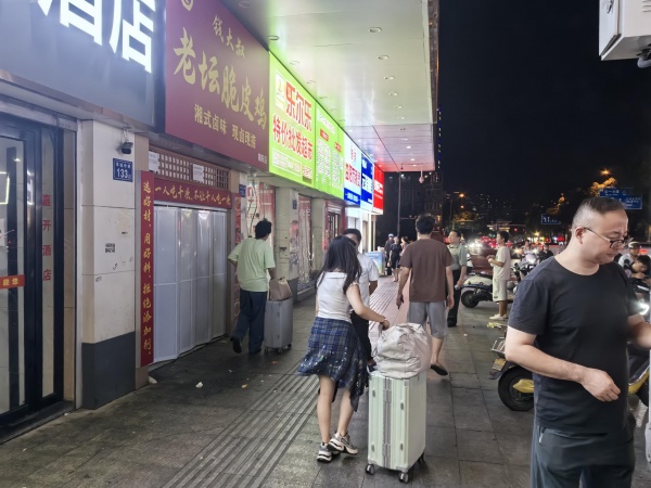 557070火车站核心位置日营4000+饮品店优价让(可空转) 557070火车站核心位置日营4000+饮品店优价让(可空转)