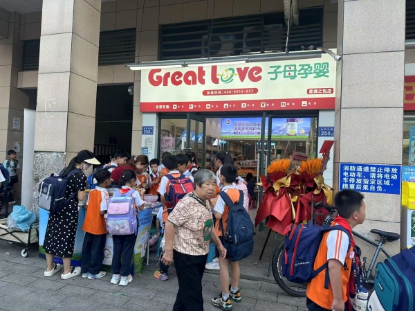 258002可空转无行业限制转让望城月亮岛小区出入口母婴店 258002可空转无行业限制转让望城月亮岛小区出入口母婴店