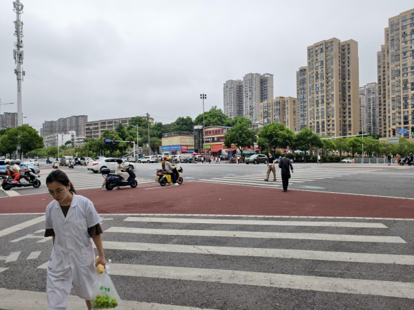 758074豹子岭生鲜菜市场附近220平母婴店空转可作餐饮 758074豹子岭生鲜菜市场附近220平母婴店空转可作餐饮