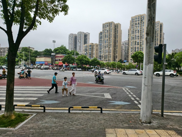 758074豹子岭生鲜菜市场附近220平母婴店空转可作餐饮 758074豹子岭生鲜菜市场附近220平母婴店空转可作餐饮