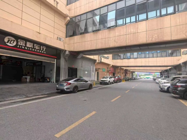 559090开福区香江高岭国际汽车城内300平汽车美容改装店优价转让 559090开福区香江高岭国际汽车城内300平汽车美容改装店优价转让