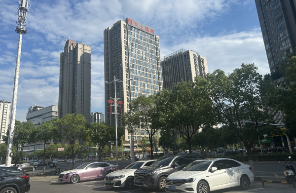 759111雨花区多个小区出入口对面烤鸭小吃店优转无行业限制 759111雨花区多个小区出入口对面烤鸭小吃店优转无行业限制