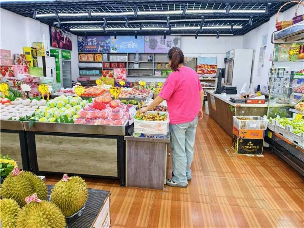 559218日营业额四千左右大型小区出入口水果店转让 559218日营业额四千左右大型小区出入口水果店转让