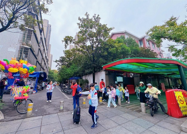 651071y青园小学旁大型成熟小区商业街门面出租房东直租 651071y青园小学旁大型成熟小区商业街门面出租房东直租