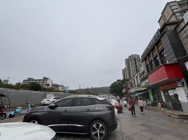 351079岳麓区大型小区出入口头铺临街60平门面房东直租 351079岳麓区大型小区出入口头铺临街60平门面房东直租