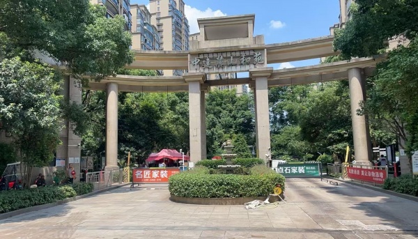 351079岳麓区大型小区出入口头铺临街60平门面房东直租 351079岳麓区大型小区出入口头铺临街60平门面房东直租