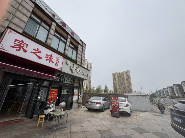 351079岳麓区大型小区出入口头铺临街60平门面房东直租 351079岳麓区大型小区出入口头铺临街60平门面房东直租