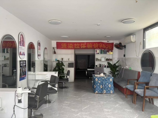 351079岳麓区大型小区出入口头铺临街60平门面房东直租 351079岳麓区大型小区出入口头铺临街60平门面房东直租