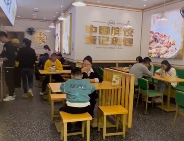 6511007德思勤商圈禧街商业广场90平临街餐饮店优价转让(空转) 6511007德思勤商圈禧街商业广场90平临街餐饮店优价转让(空转)
