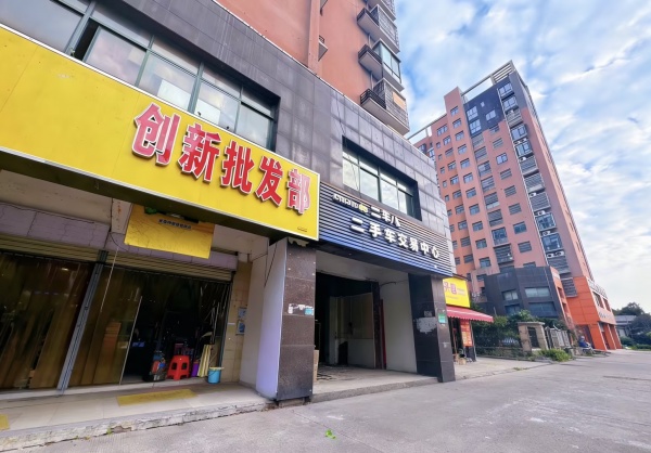5512072汽车西站商圈.小区入口头铺210平、80平门面出租 5512072汽车西站商圈.小区入口头铺210平、80平门面出租