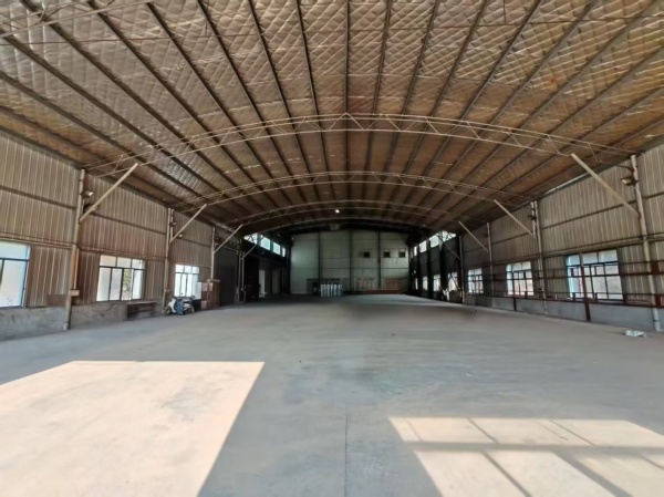 X01050金洲大道长张高速旁.1500平正规厂房出租.带行吊 X01050金洲大道长张高速旁.1500平正规厂房出租.带行吊