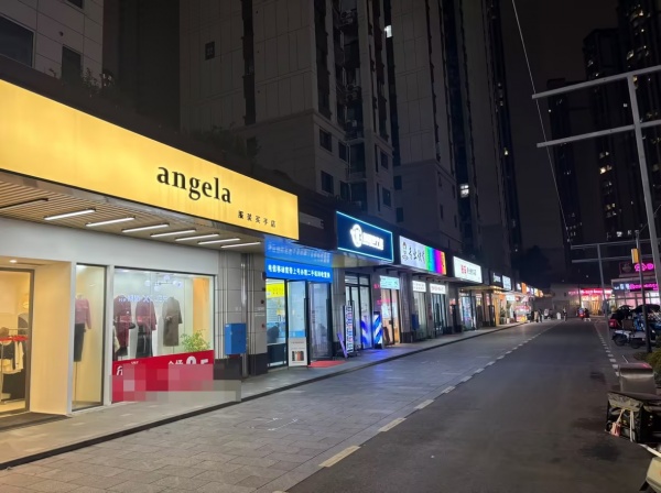 Y01071龙湖月亮岛天街正地铁口处76平豪华精装服装优转 Y01071龙湖月亮岛天街正地铁口处76平豪华精装服装优转