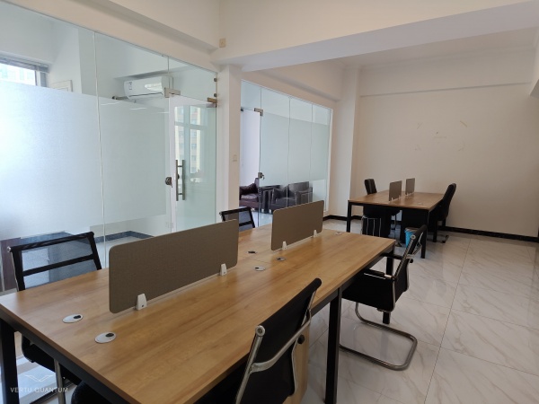 A02001房东直租.奥克斯缤纷广场带装修家具出租.拎包办公 A02001房东直租.奥克斯缤纷广场带装修家具出租.拎包办公